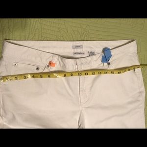 Liz Claiborne White Stretch Jeans 16
